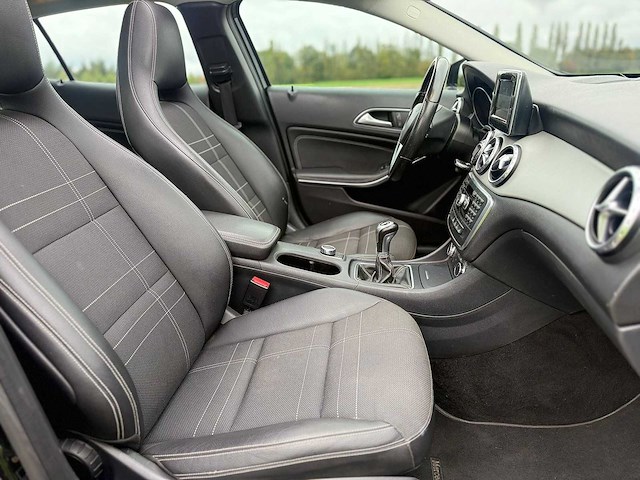 Mercedes-benz - 2015 - gla-klasse - 180 - p-721-lj - afbeelding 2 van  12