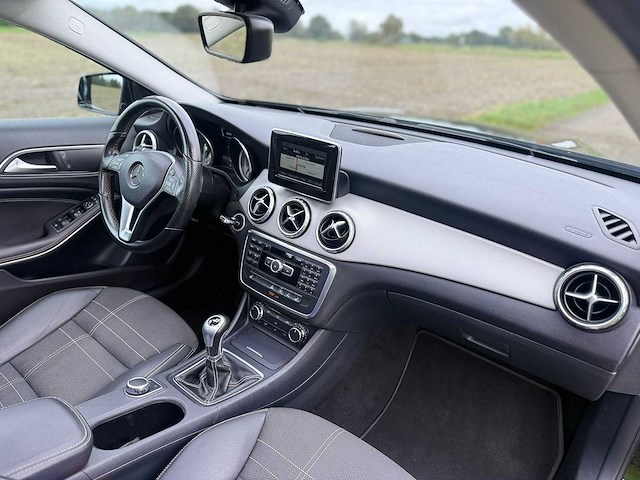 Mercedes-benz - 2015 - gla-klasse - 180 - p-721-lj - afbeelding 12 van  12