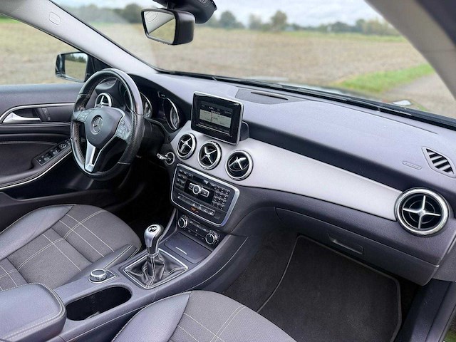 Mercedes-benz - 2015 - gla-klasse - 180 - p-721-lj - afbeelding 2 van  13