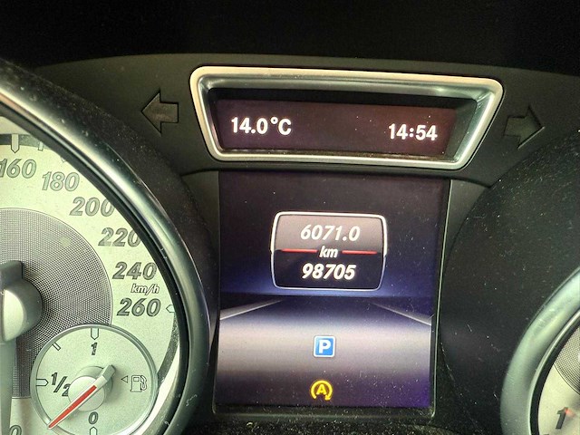 Mercedes-benz - 2015 - gla-klasse - 180 - p-721-lj - afbeelding 4 van  13