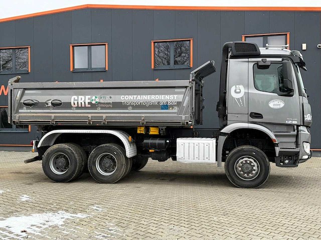 Mercedes-benz - 2016 - arocs 3345 - vrachtwagen - afbeelding 23 van  27