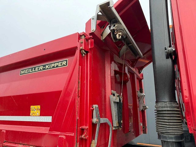 Mercedes-benz - 2017 - arocs - vrachtwagen - afbeelding 4 van  24