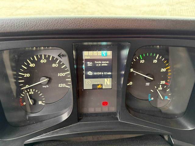 Mercedes-benz - 2017 - arocs - vrachtwagen - afbeelding 9 van  24