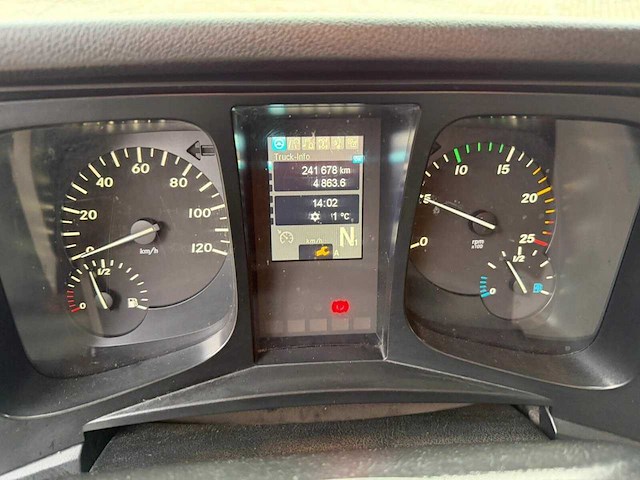 Mercedes-benz - 2017 - arocs - vrachtwagen - afbeelding 11 van  24