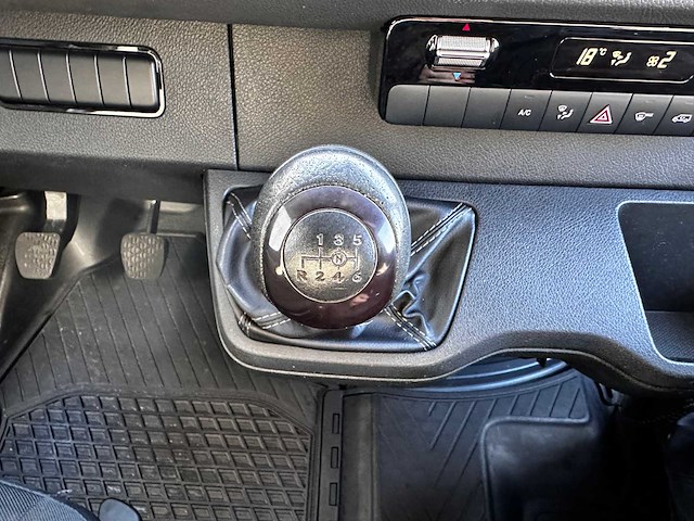 Mercedes-benz - 2018 - 311 2.2 cdi 432 hd - bakwagen - afbeelding 19 van  32