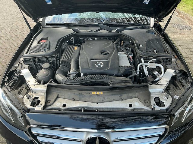 Mercedes-benz - 2018 - e-klasse - 200 premium - personenauto - afbeelding 23 van  35