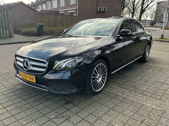Mercedes-benz - 2018 - e-klasse - 200 premium - personenauto - afbeelding 25 van  35