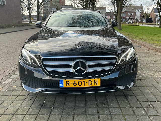 Mercedes-benz - 2018 - e-klasse - 200 premium - personenauto - afbeelding 26 van  35