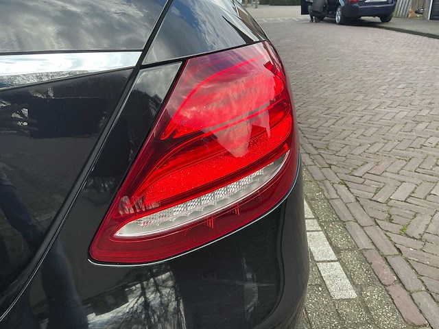 Mercedes-benz - 2018 - e-klasse - 200 premium - personenauto - afbeelding 29 van  35