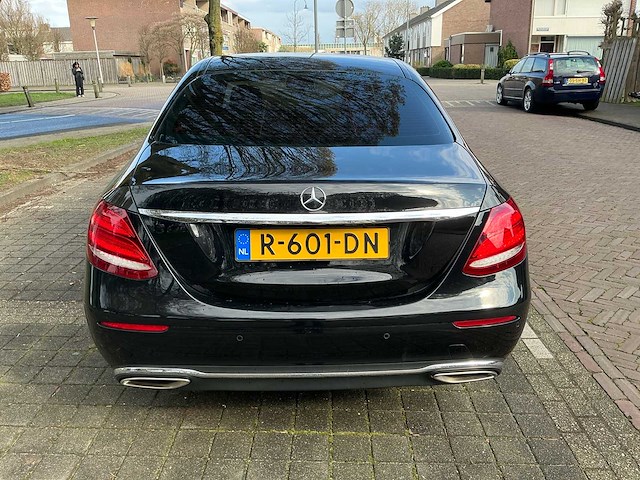 Mercedes-benz - 2018 - e-klasse - 200 premium - personenauto - afbeelding 32 van  35