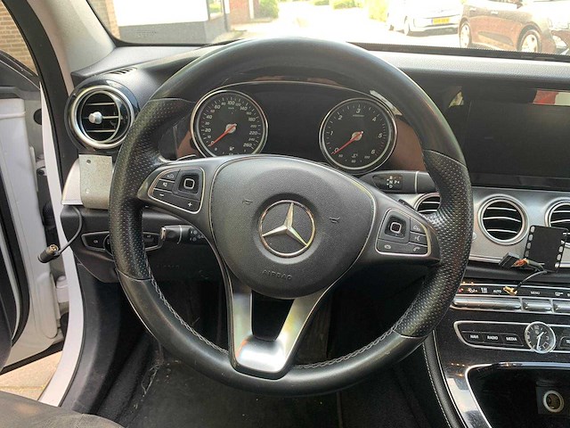 Mercedes-benz - 2018 - e-klasse estate - 200 d - ts-201-n - afbeelding 4 van  28