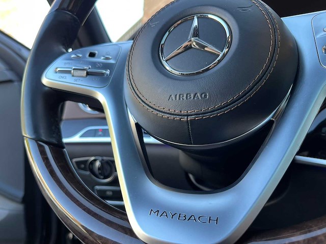 Mercedes-benz - 2019 - 560 maybach 4matic - personenauto - afbeelding 6 van  28