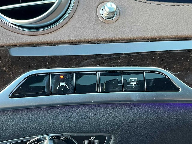 Mercedes-benz - 2019 - 560 maybach 4matic - personenauto - afbeelding 7 van  28
