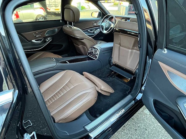 Mercedes-benz - 2019 - 560 maybach 4matic - personenauto - afbeelding 14 van  28