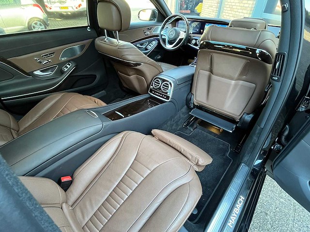 Mercedes-benz - 2019 - 560 maybach 4matic - personenauto - afbeelding 15 van  28