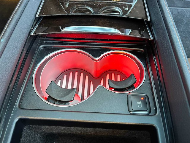 Mercedes-benz - 2019 - 560 maybach 4matic - personenauto - afbeelding 18 van  28