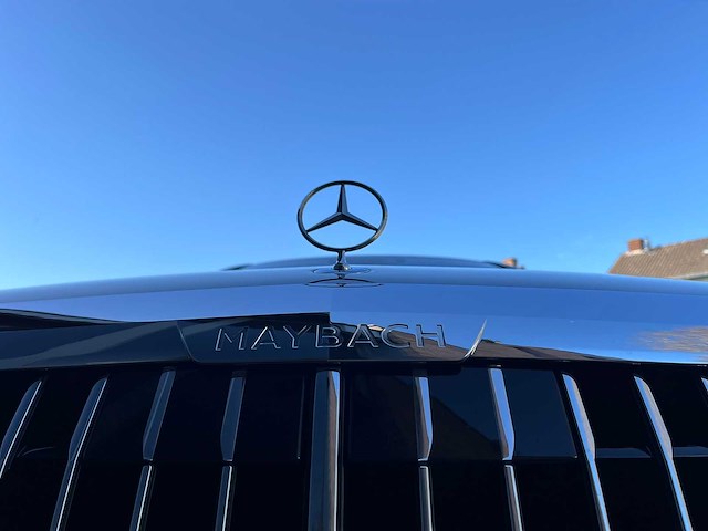 Mercedes-benz - 2019 - 560 maybach 4matic - personenauto - afbeelding 21 van  28