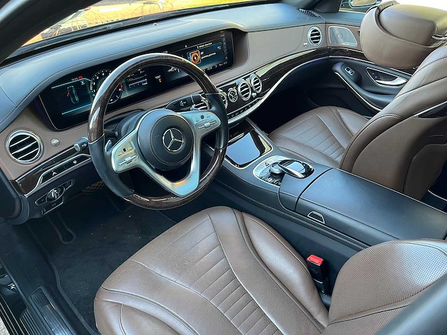 Mercedes-benz - 2019 - 560 maybach 4matic - personenauto - afbeelding 12 van  28