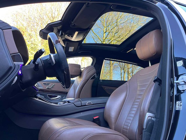 Mercedes-benz - 2019 - 560 maybach 4matic - personenauto - afbeelding 24 van  28