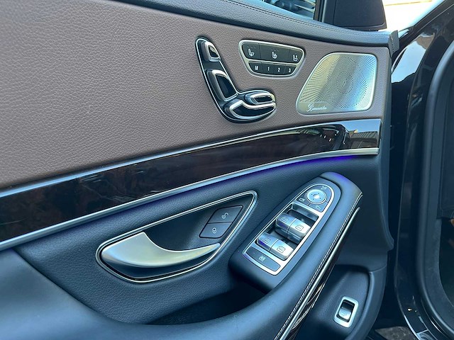 Mercedes-benz - 2019 - 560 maybach 4matic - personenauto - afbeelding 25 van  28