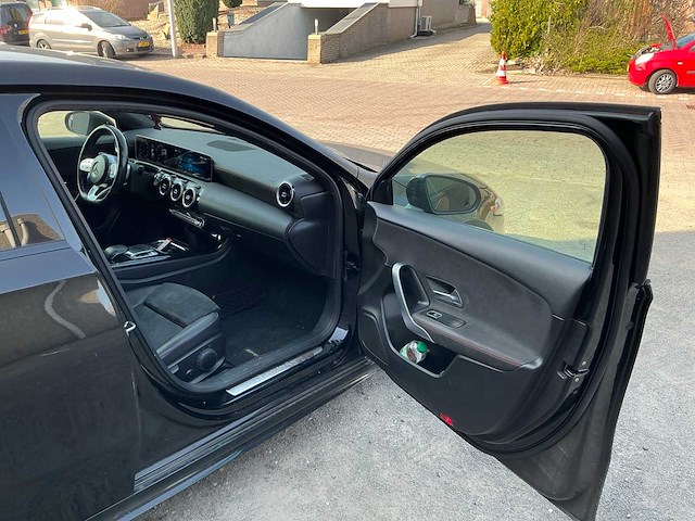 Mercedes-benz - 2019 - a-klasse - 200 launch ed pr. - personenauto (s-288-pb) - afbeelding 10 van  35