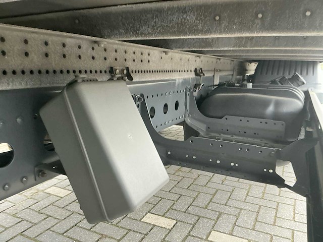 Mercedes-benz - 2020 - 967pkx2 - vrachtwagen - afbeelding 9 van  55