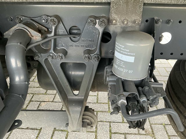 Mercedes-benz - 2020 - 967pkx2 - vrachtwagen - afbeelding 20 van  55