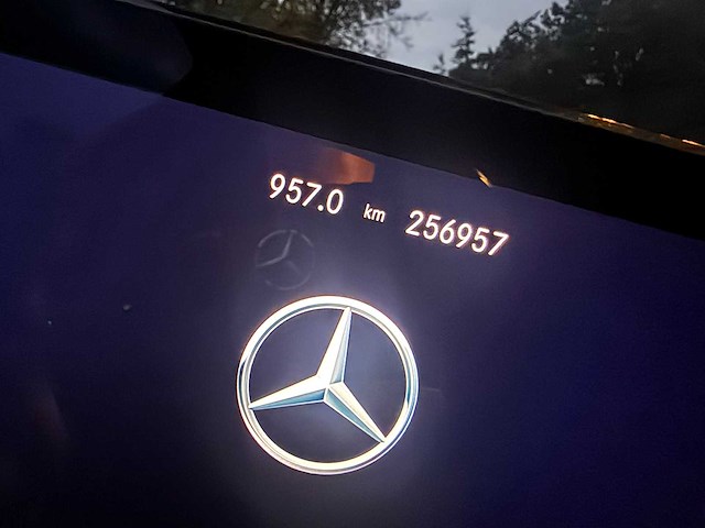 Mercedes-benz - 2021 - a-klasse - 200 d amg line - p-165-dk - afbeelding 3 van  13