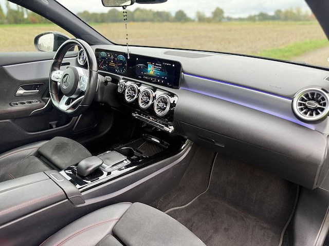Mercedes-benz - 2021 - a-klasse - 200 d amg line - p-165-dk - afbeelding 4 van  5