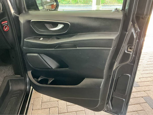 Mercedes-benz - 2021 - vito tourer - 114 cdi select lang - 9 persoons dubbelen schuifdeuren - afbeelding 17 van  44