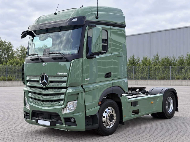 Mercedes-benz - 2022 - 1851 - vrachtwagen - afbeelding 1 van  23