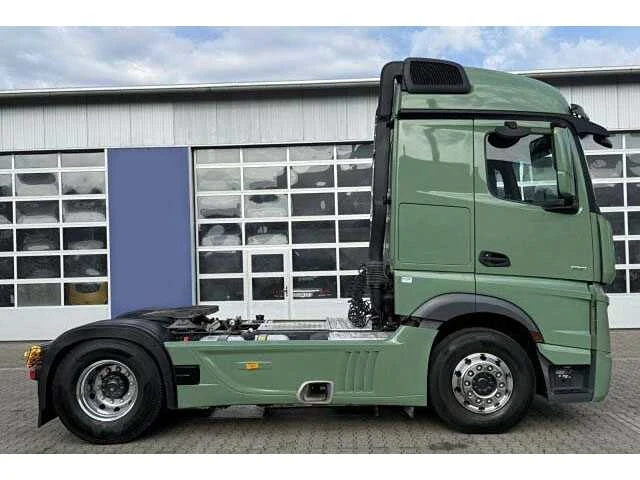 Mercedes-benz - 2022 - 1851 - vrachtwagen - afbeelding 18 van  23