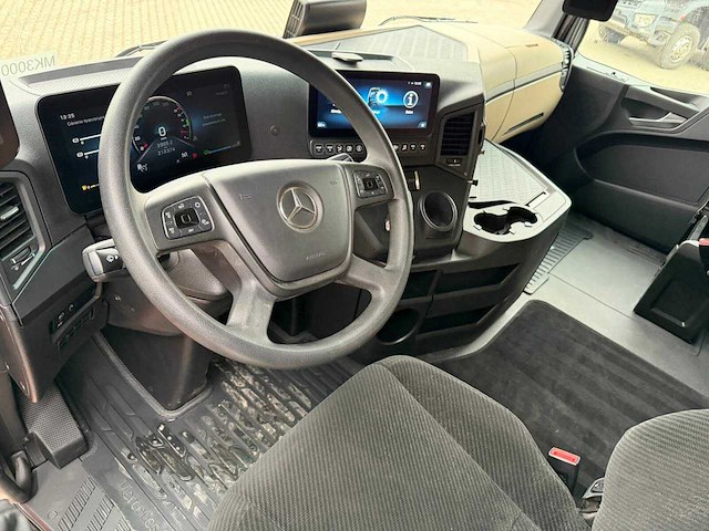 Mercedes-benz - 2023 - actros - vrachtwagen - afbeelding 9 van  13