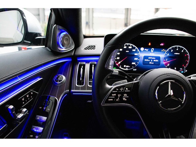Mercedes benz - 2024 - maybach - s680 - personenauto - afbeelding 21 van  37