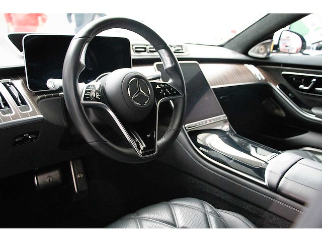 Mercedes benz - 2024 - maybach - s680 - personenauto - afbeelding 33 van  37