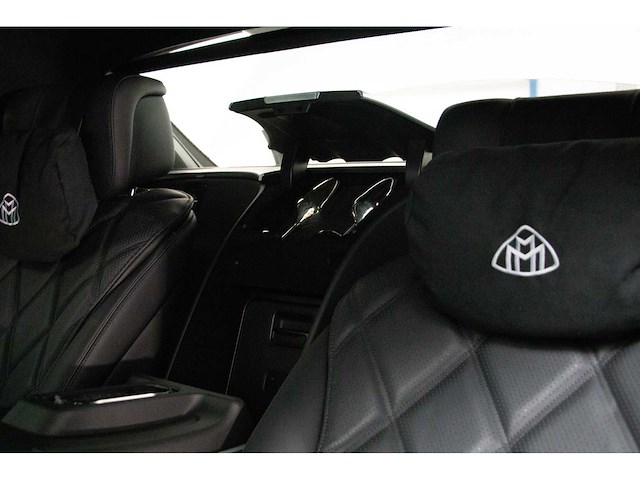 Mercedes benz - 2024 - maybach - s680 - personenauto - afbeelding 35 van  37