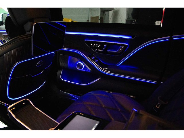 Mercedes benz - 2024 - maybach - s680 - personenauto - afbeelding 12 van  37