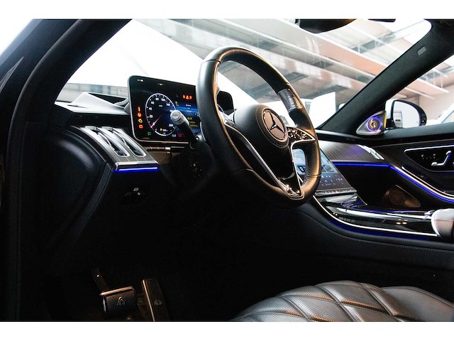 Mercedes benz - 2024 - maybach - s680 - personenauto - afbeelding 22 van  37