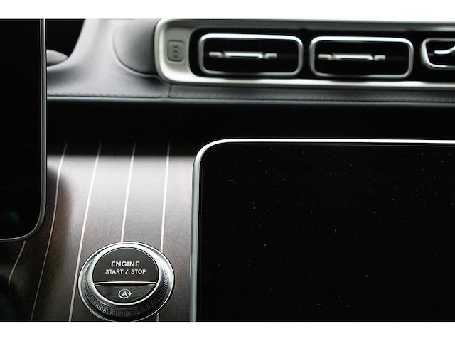 Mercedes benz - 2024 - maybach - s680 - personenauto - afbeelding 26 van  37