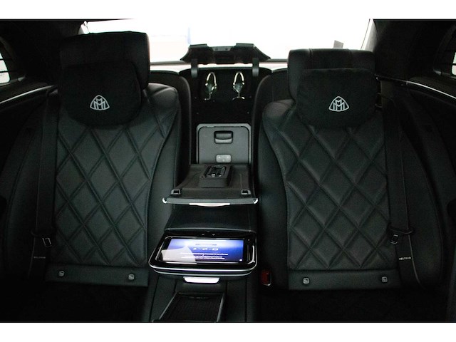 Mercedes benz - 2024 - maybach - s680 - personenauto - afbeelding 27 van  37