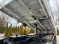 Mercedes-benz - 2025 - arocs - vrachtwagen - afbeelding 4 van  32