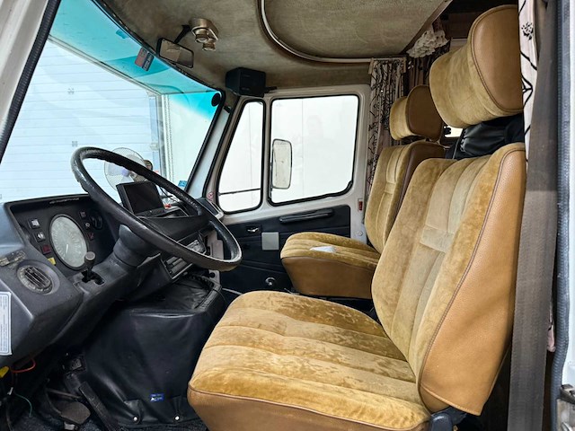 Mercedes-benz - 207 d - camper - 1977 - afbeelding 11 van  26