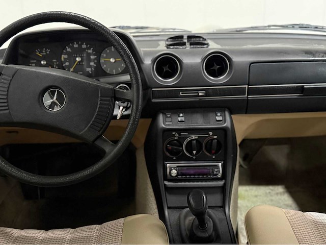 Mercedes-benz - 230 - 200-280 (w123) oldtimer - 1979 - afbeelding 2 van  32