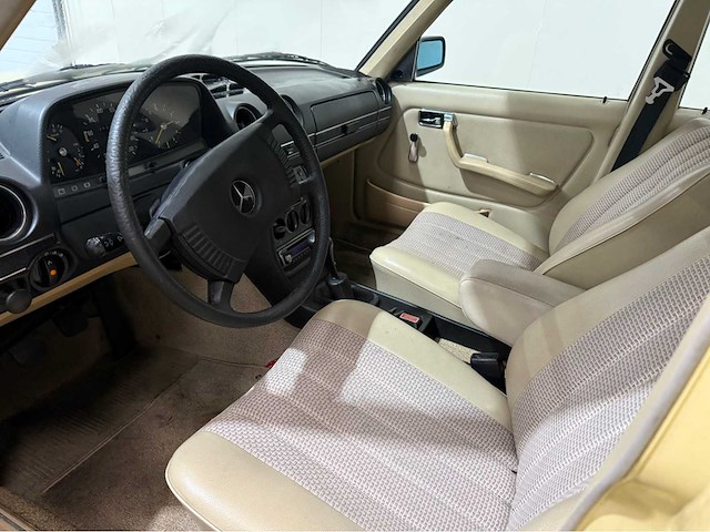 Mercedes-benz - 230 - 200-280 (w123) oldtimer - 1979 - afbeelding 4 van  32