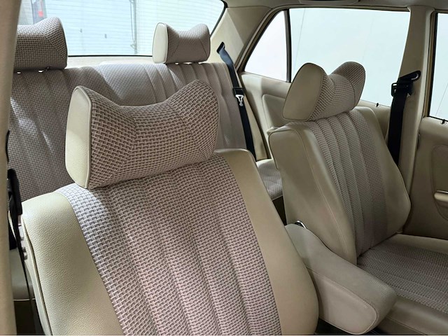 Mercedes-benz - 230 - 200-280 (w123) oldtimer - 1979 - afbeelding 8 van  32