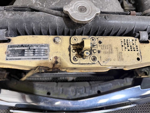 Mercedes-benz - 230 - 200-280 (w123) oldtimer - 1979 - afbeelding 11 van  32