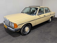 Mercedes-benz - 230 - 200-280 (w123) oldtimer - 1979 - afbeelding 1 van  32