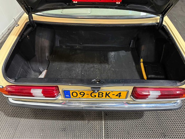Mercedes-benz - 230 - 200-280 (w123) oldtimer - 1979 - afbeelding 16 van  32