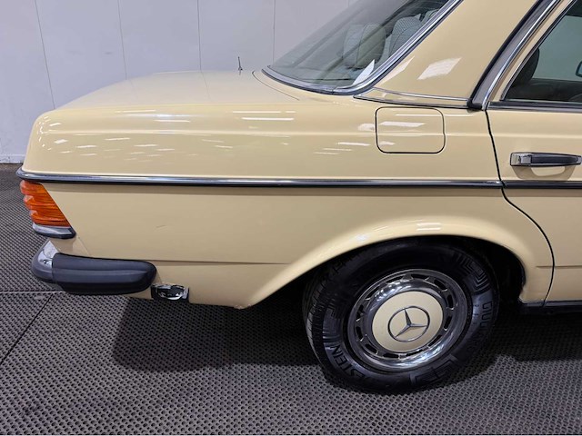 Mercedes-benz - 230 - 200-280 (w123) oldtimer - 1979 - afbeelding 19 van  32
