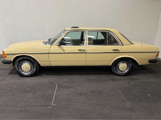Mercedes-benz - 230 - 200-280 (w123) oldtimer - 1979 - afbeelding 12 van  32